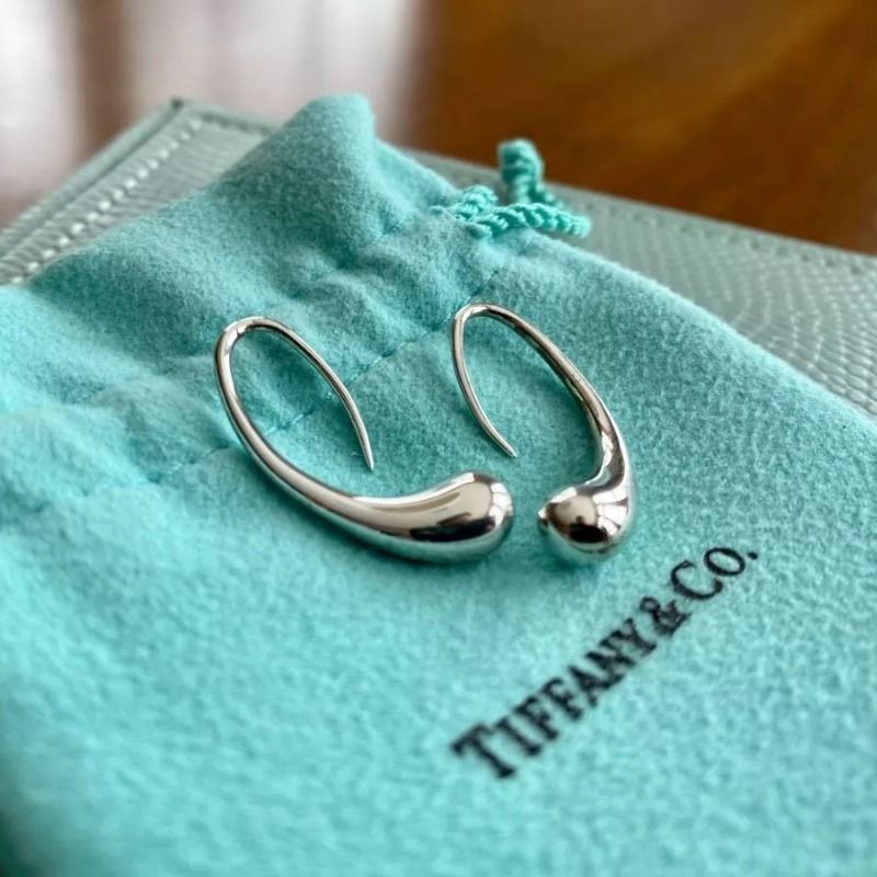 人気♪ Tiffany(ティファニー) ティアドロップ シルバーピアス
