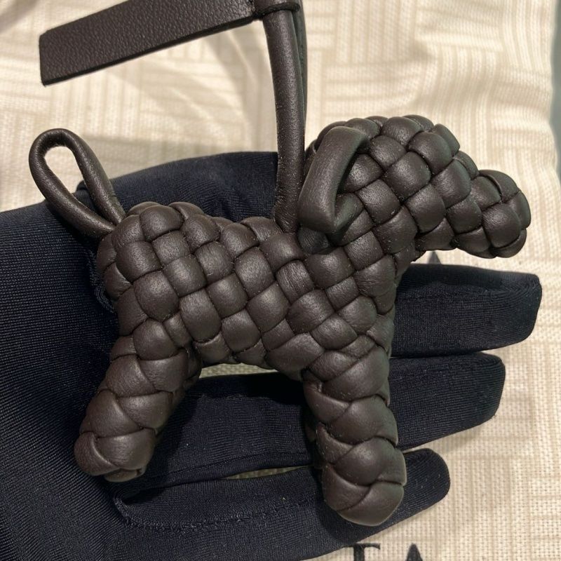 大人気】BOTTEGA VENETA◇ナッパレザー ドッグ バッグチャーム