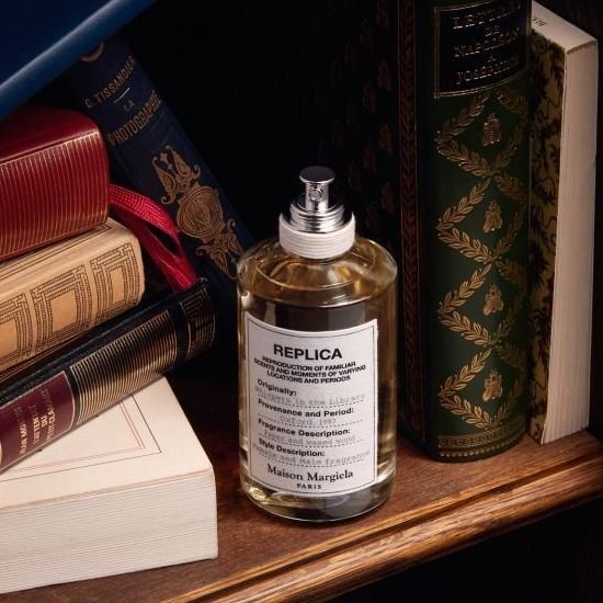 メゾン マルジェラ ウィスパーズ イン ザ ライブラリー EDT 30ML