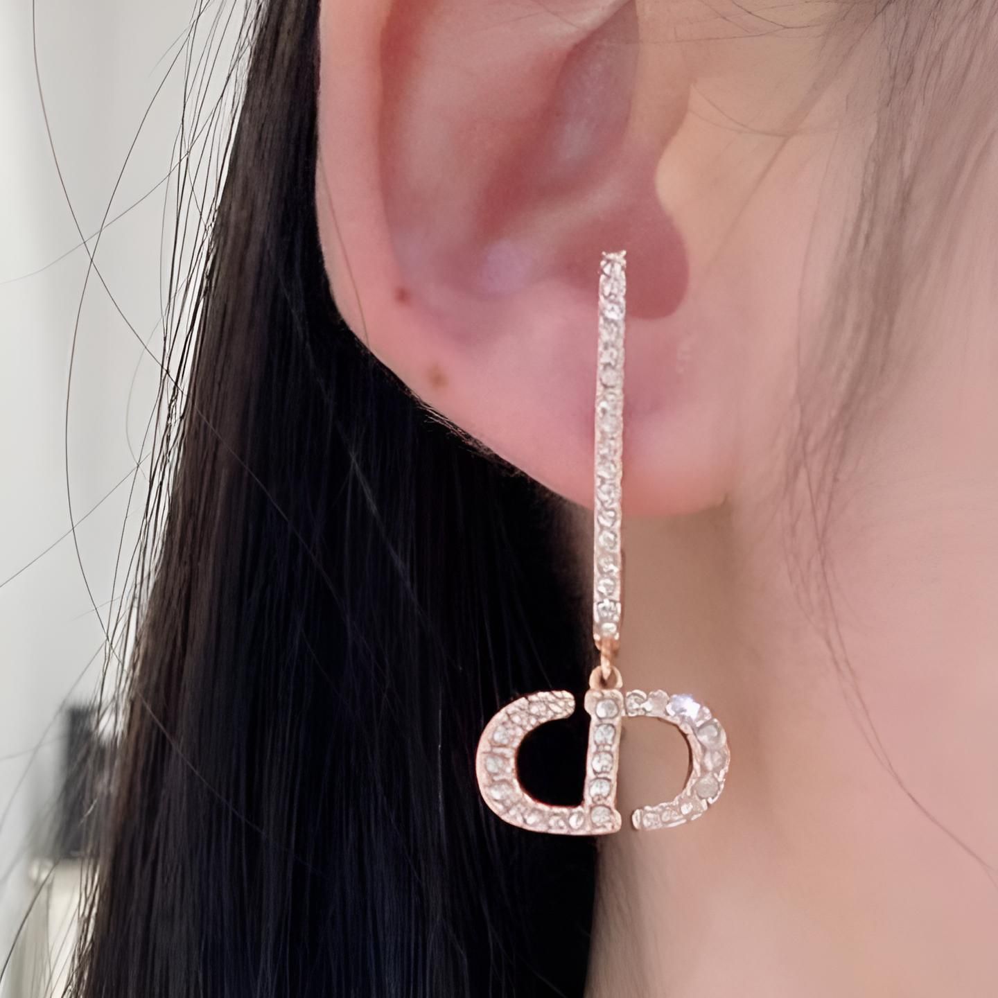 耳元がキラキラで可愛い♥【Dior】《30 MONTAIGNE》ピアス (Dior