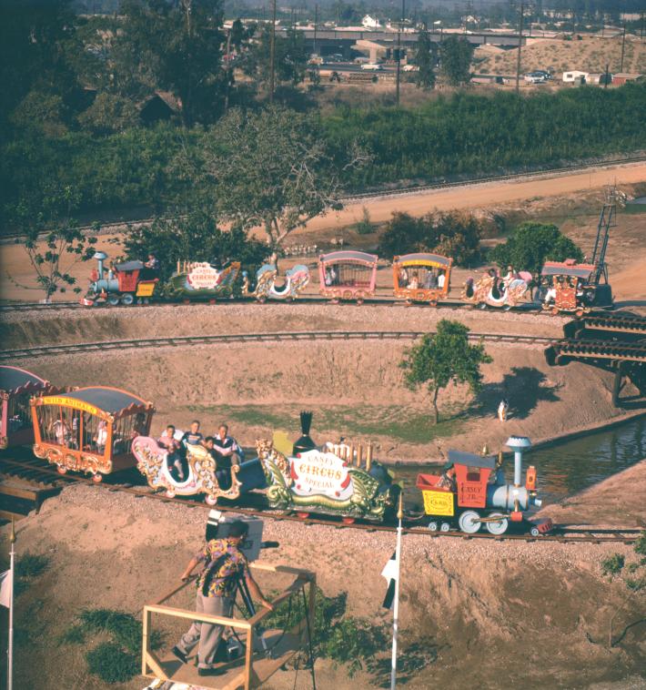 ギャラリー：開園当時のディズニーランド 写真29点 | ナショナルジオ