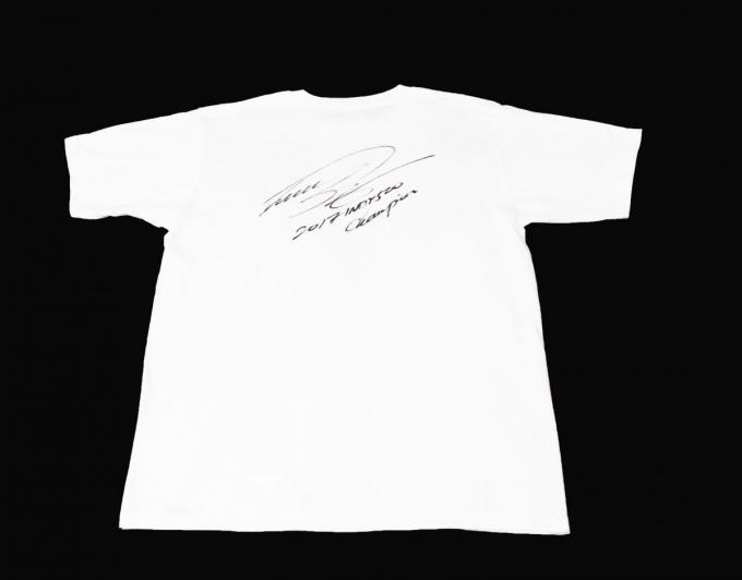 プレゼント】佐藤琢磨選手のサイン入りTシャツ＆キャップ1名ずつに