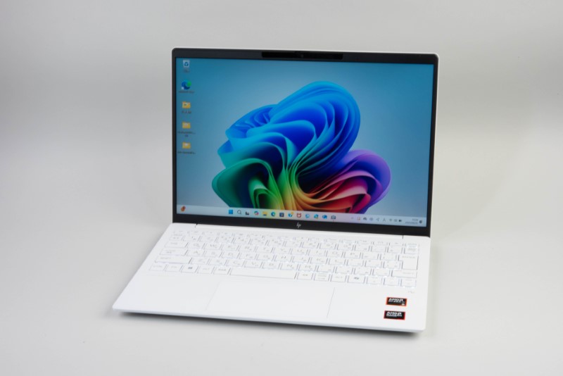 軽量モバイルノート「HP OmniBook 7 Aero 13-bg」、コスパが高くAIに