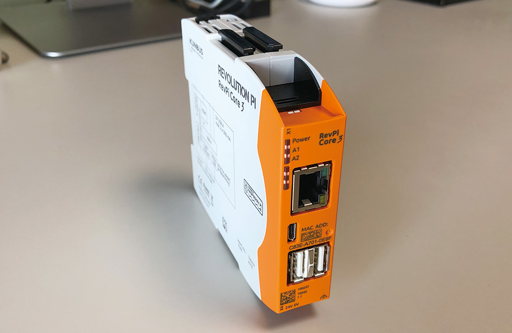 ドイツ発の産業向け「ラズパイ」 オレンジのきょう体で手軽に開発