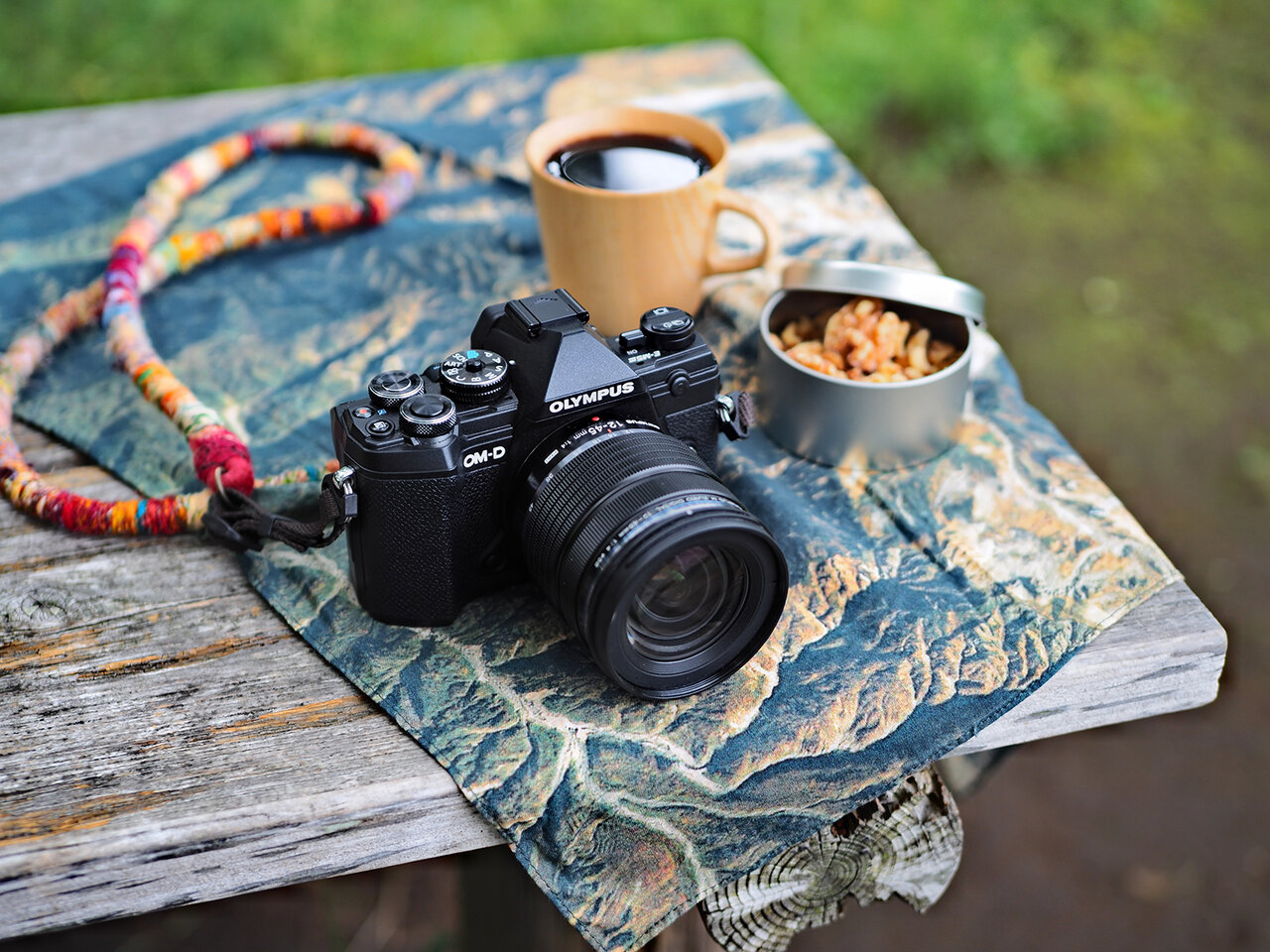 クラシック感のある小型軽量デザインに高い描写性能を詰め込んだミラー