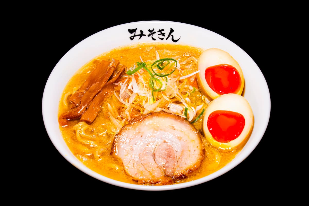 転売対策も完璧？累計2000万食のカップ麺の味を店舗で HIKAKIN監修