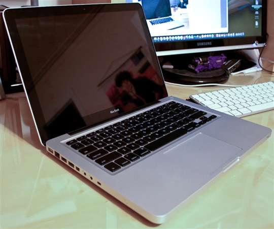 Ars Reviews the 2008 MacBook: weighing the Pros and cons - Ars