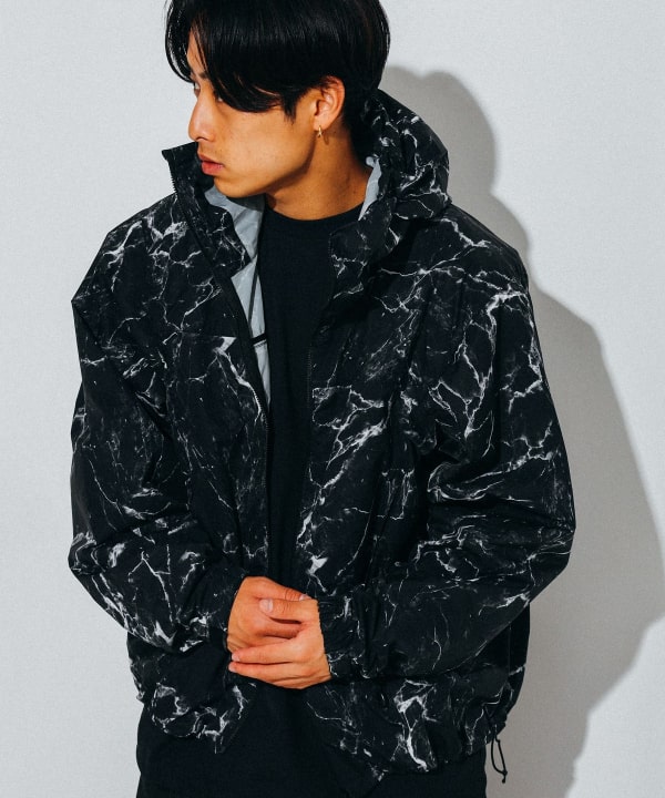 BEAMS (BEAMS) Water-repellent all-over print zip-up hoodie