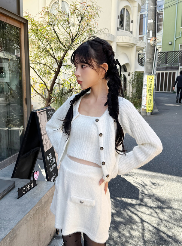 ショート丈キャミソールxカーディガンフェザーニットアンサンブル