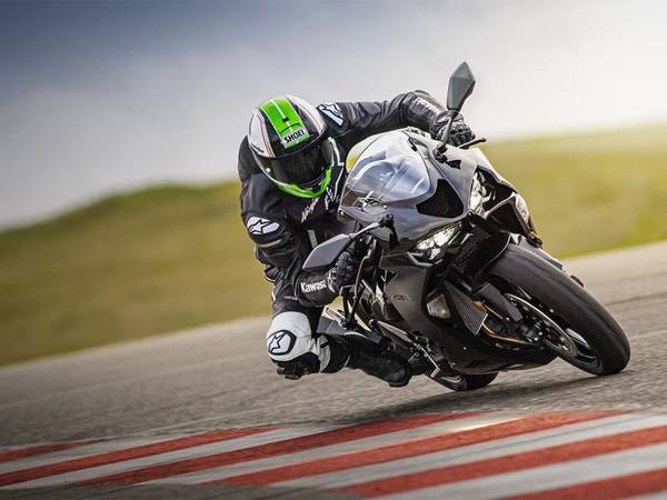 2024 Kawasaki Ninja® ZX™-6R ABS Metallic Flat Spark Black/Ebony