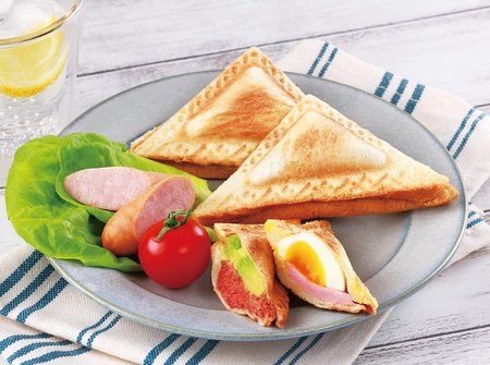 お子様も食べやすい「よんぶんのホットサンド」が焼ける！ 1台7役の