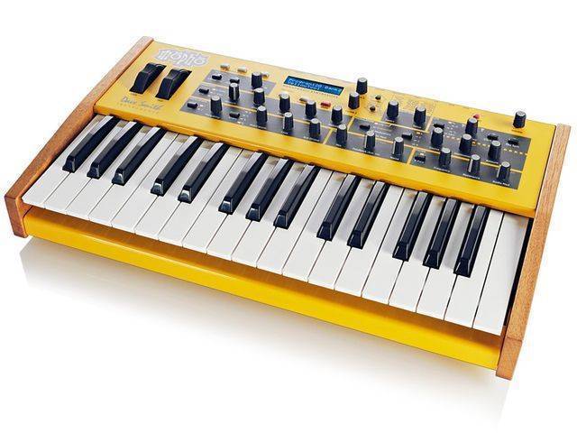 Dave Smith Instruments Mopho Synthesizer Keyboard