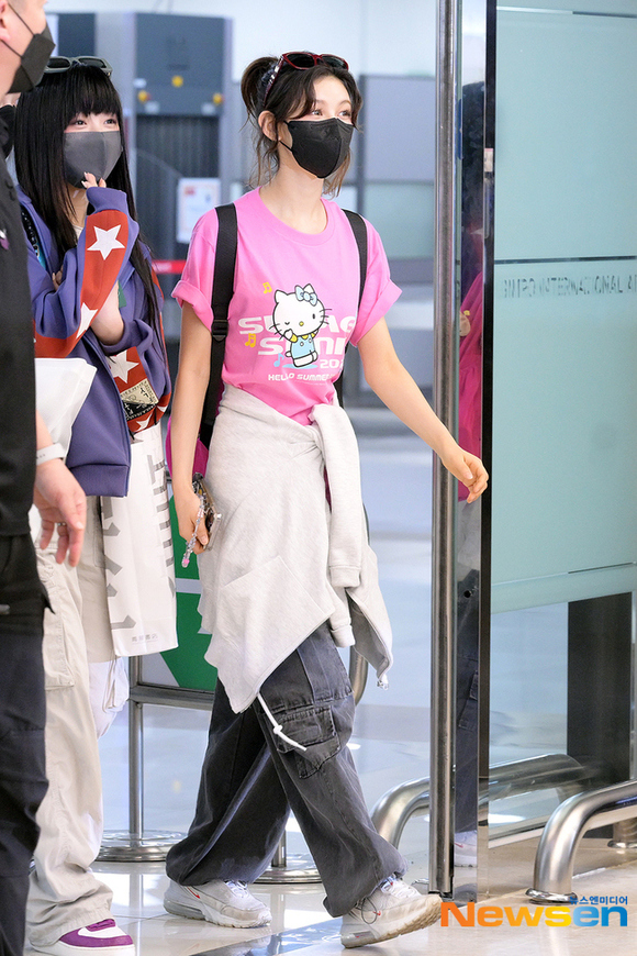 PHOTO】NewJeans「SUMMER SONIC 2023」を終えて韓国に到着…キティ