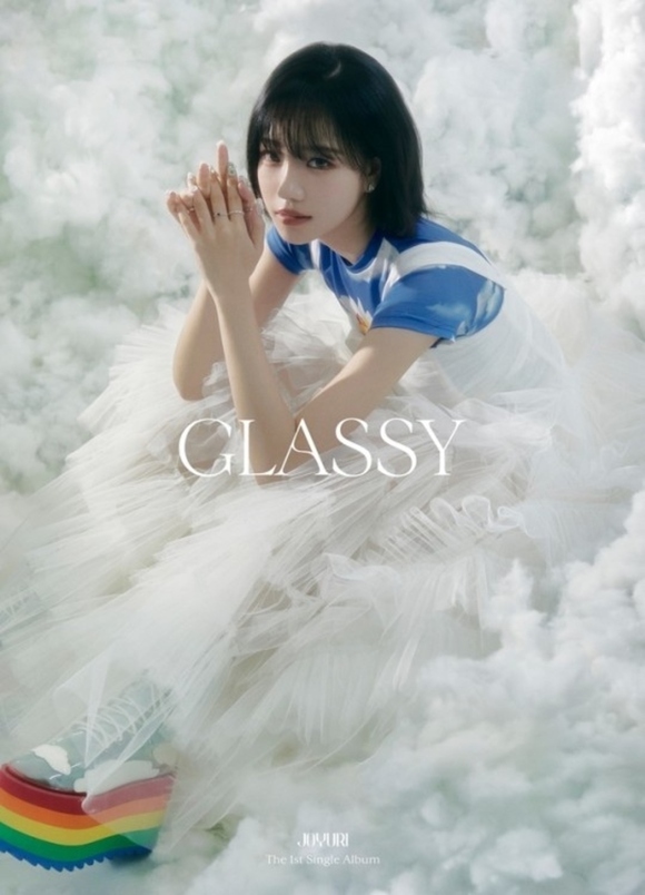 IZ*ONE出身チョ・ユリ、1stシングル「GLASSY」予告イメージを追加公開