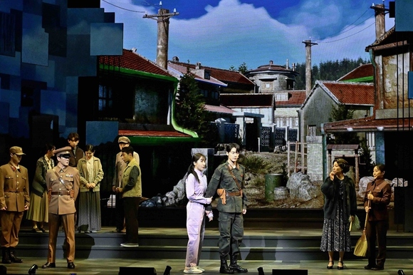 ASTRO ユンサナ＆ジンジンら出演のミュージカル「愛の不時着」新国立