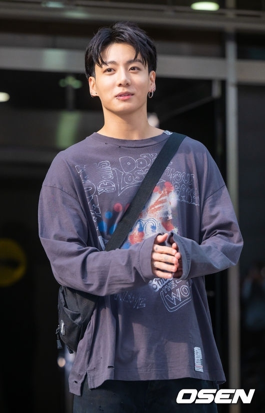 BTS ジョングク、イブに特別なプレゼント！クリスマスソングのカバー