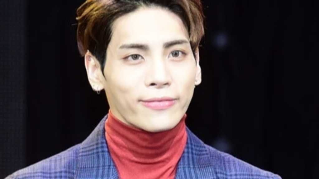 SHINee ジョンヒョンさんもDJとして活躍…人気ラジオ番組「青い夜」放送