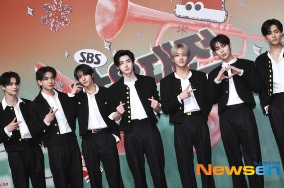 PHOTO】ENHYPEN「2024 SBS歌謡大典」レッドカーペットに登場 - Kstyle