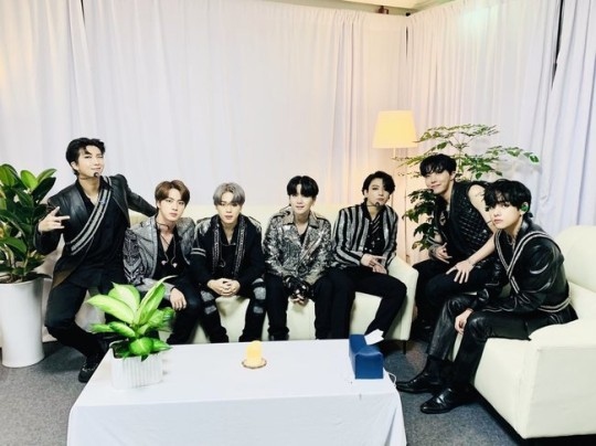 BTS（防弾少年団）、オンラインコンサートのビハインドカットを公開