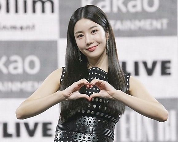 PHOTO】IZ*ONE出身クォン・ウンビ、1stミニアルバム「OPEN」発売記念