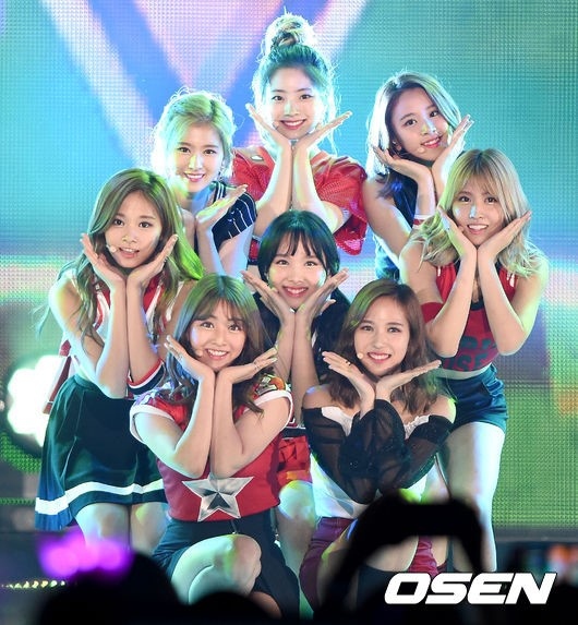 PHOTO】TWICE「SUWON K-POP SUPER CONCERT」に登場 - Kstyle