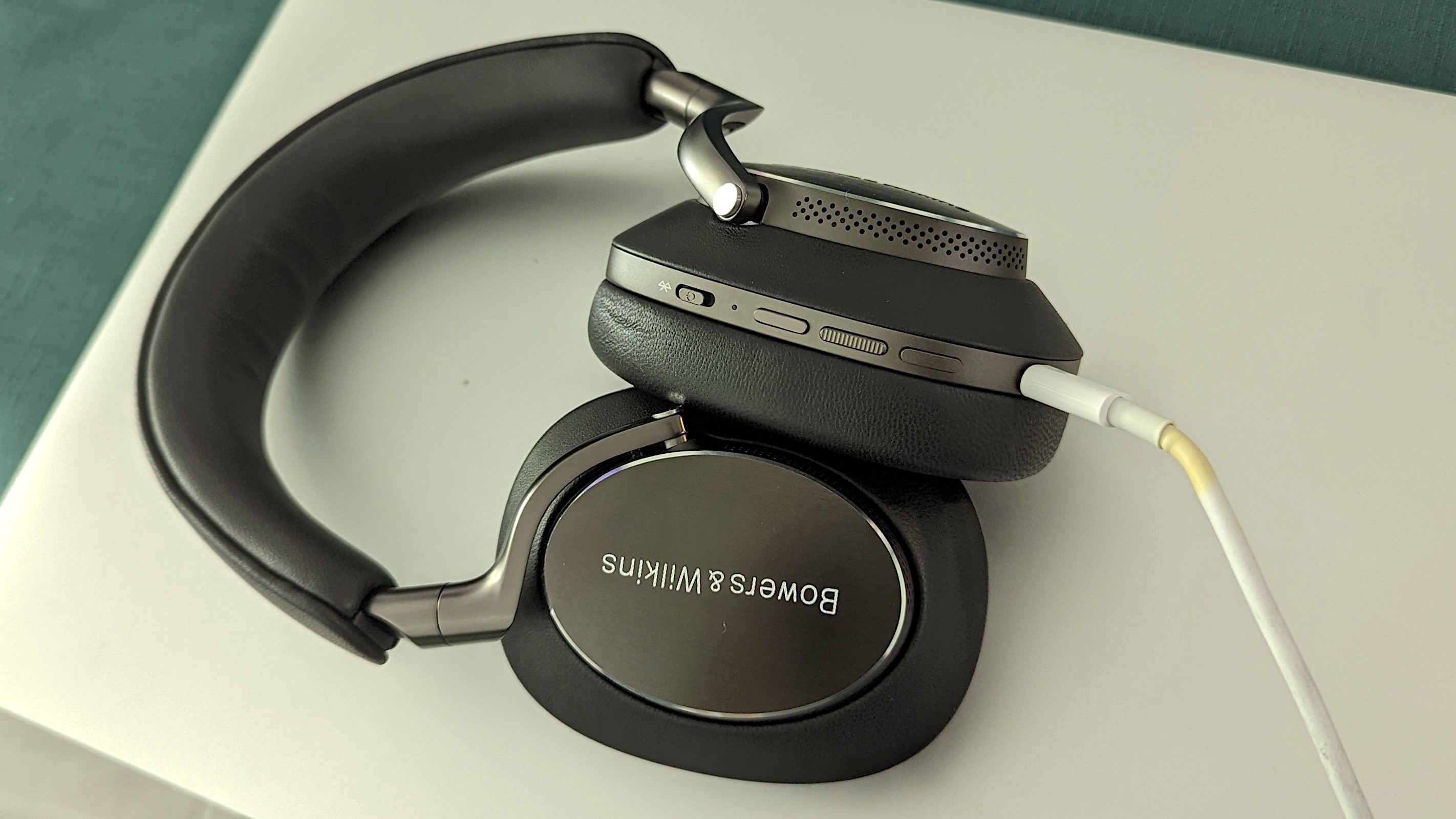 Bowers & Wilkins PX8 review | Laptop Mag