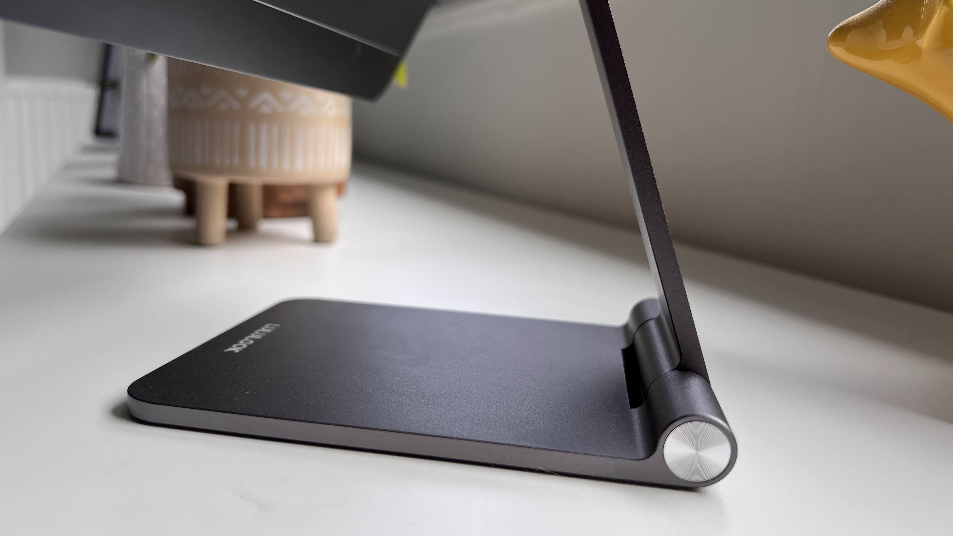 Lululook Foldable Magnetic iPad Stand review: sturdy, flexible