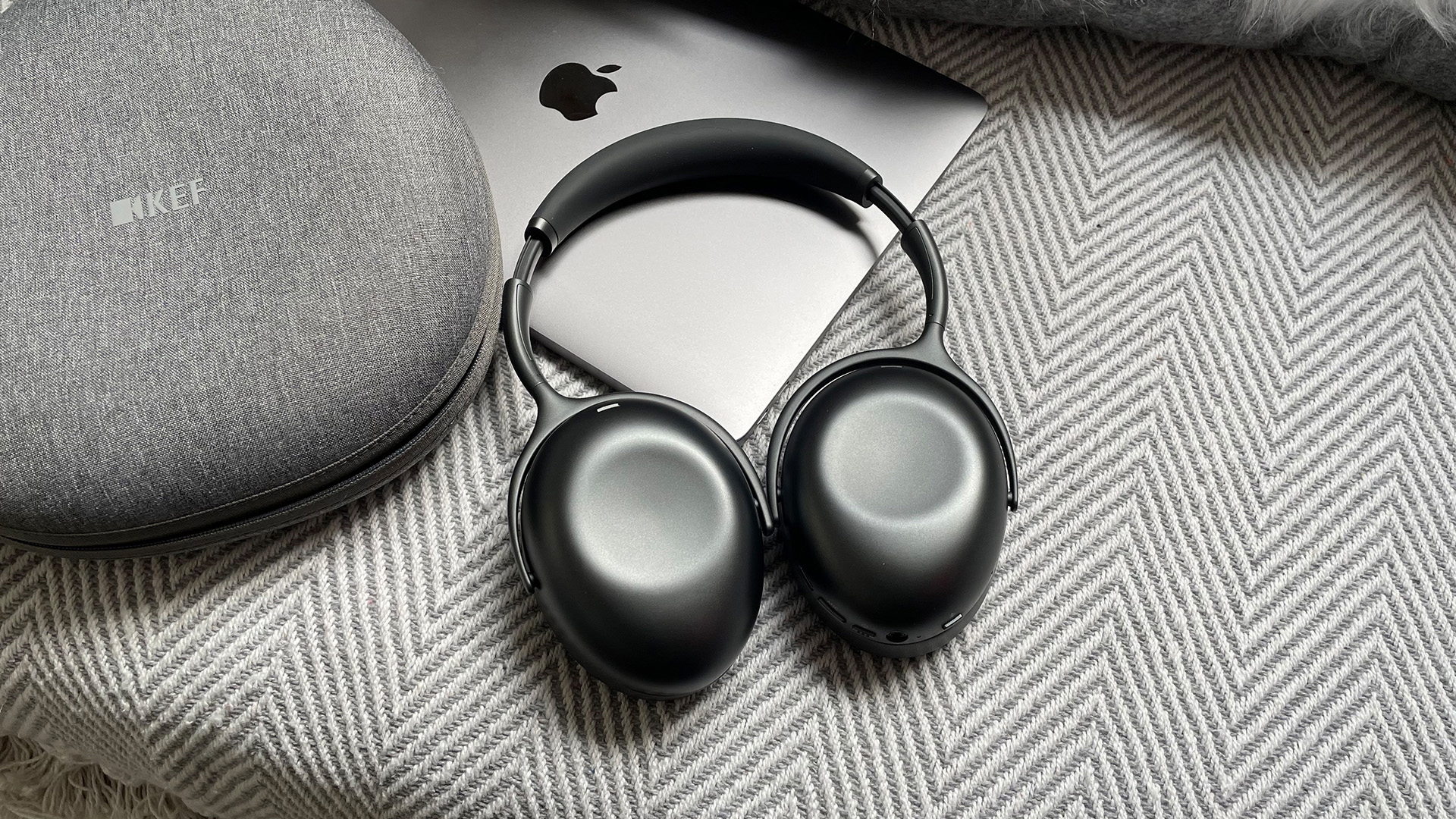 KEF Mu7 review: premium headphones that fall short on sound