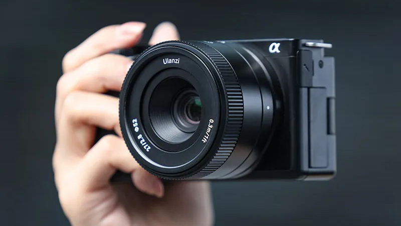 Ulanzi drops its first-ever lens - an AF 27mm f/2.8 for Sony