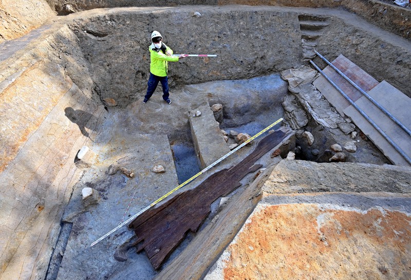 国内最大、3.5メートルの木製埴輪 世界遺産の峯ケ塚古墳で出土 | 毎日新聞