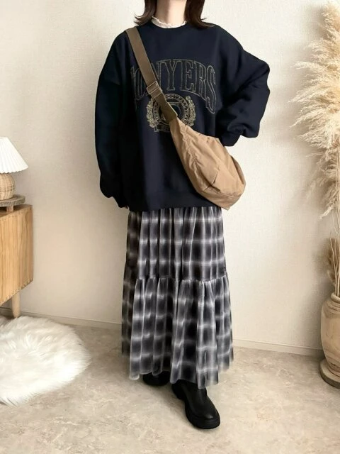 冬の定番スウェットは“スカート”で垢抜ける♡脱・部屋着感！大人の