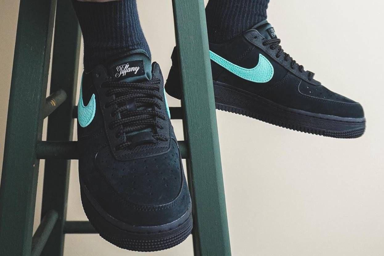 気品漂うオトナの風格！ティファニーブルー系のスニーカーたち
