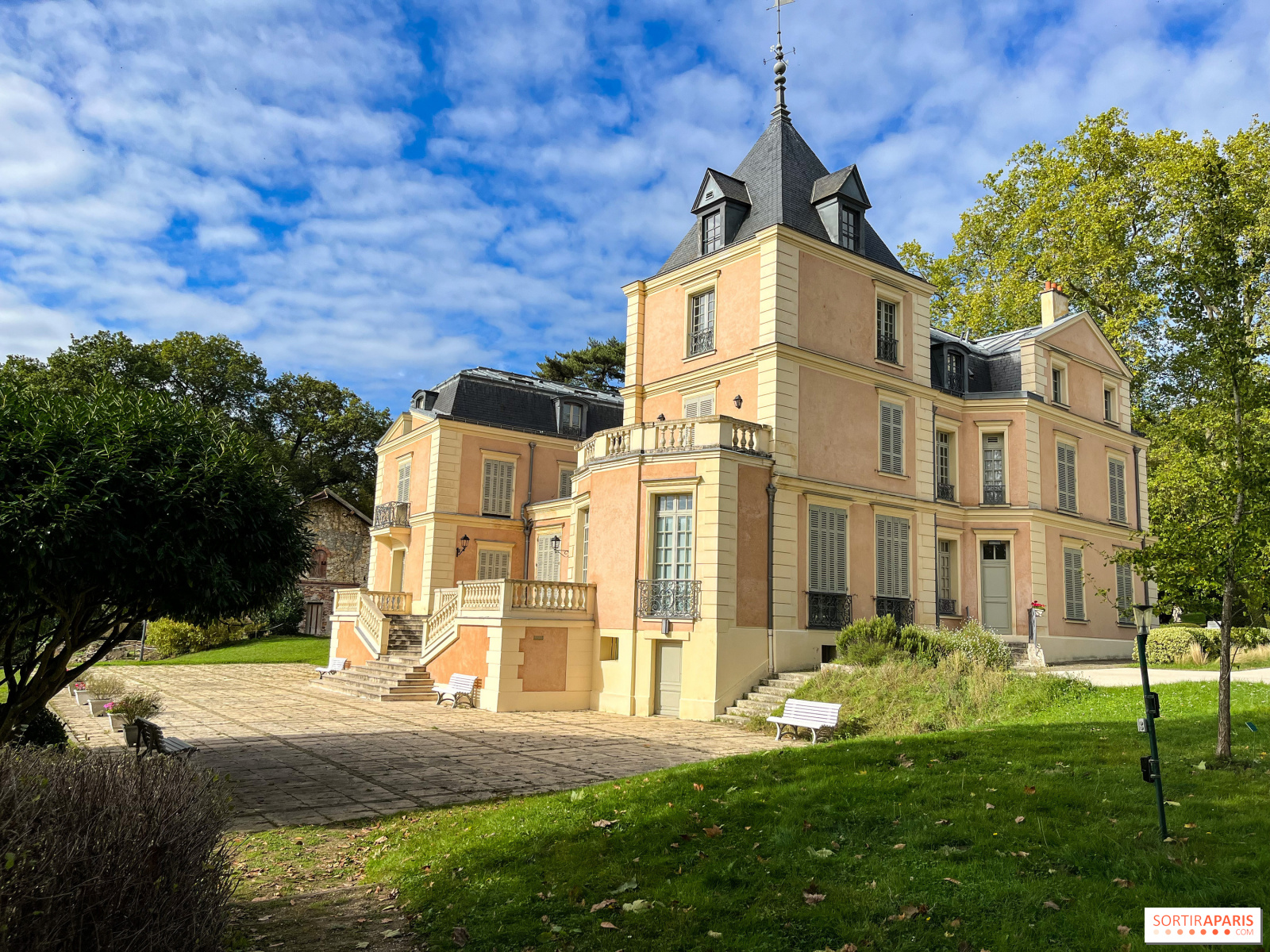 ヴィクトル・ユーゴーの文学的邸宅、ビエーヴル渓谷に迷い込んだ