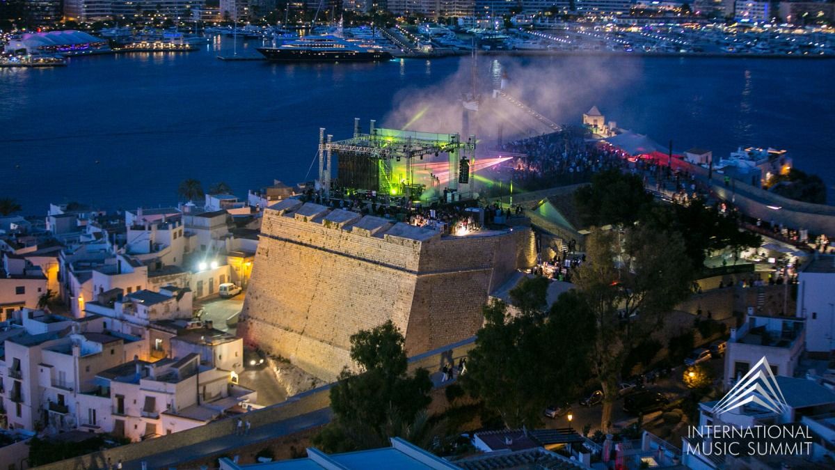 4a885a8ff3e694bf82a153563abbad