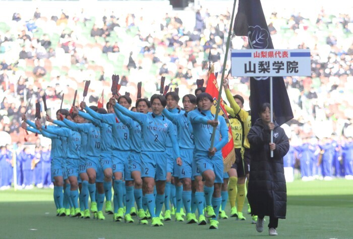 全国高校サッカー開会式 山梨学院も堂々行進【スポーツ／山梨】 | さん