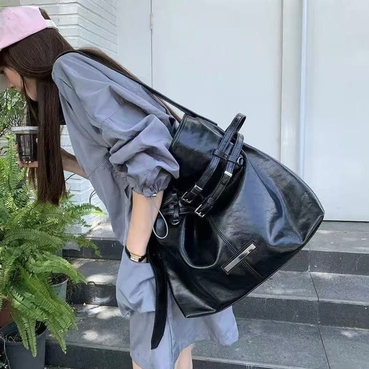 春夏新作】ベルトデザインシャイニーショルダーバッグ[品番