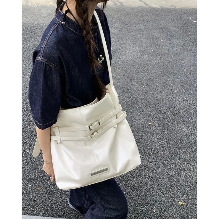 春夏新作】ベルトデザインシャイニーショルダーバッグ[品番