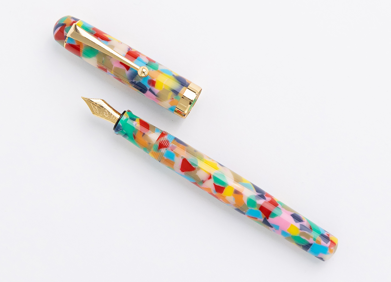 職人が削り出す 唯一無二のアクリルボールペン | 折り紙 - 大西製作所 -
