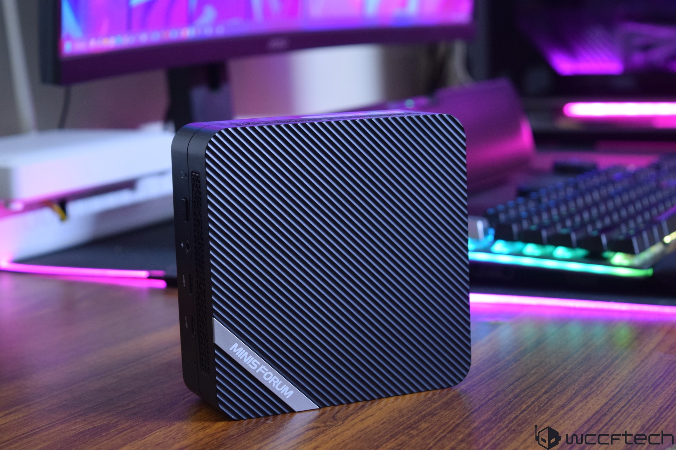 Minisforum Venus UM560XT Mini PC With AMD Ryzen 5 5600H “Cezanne