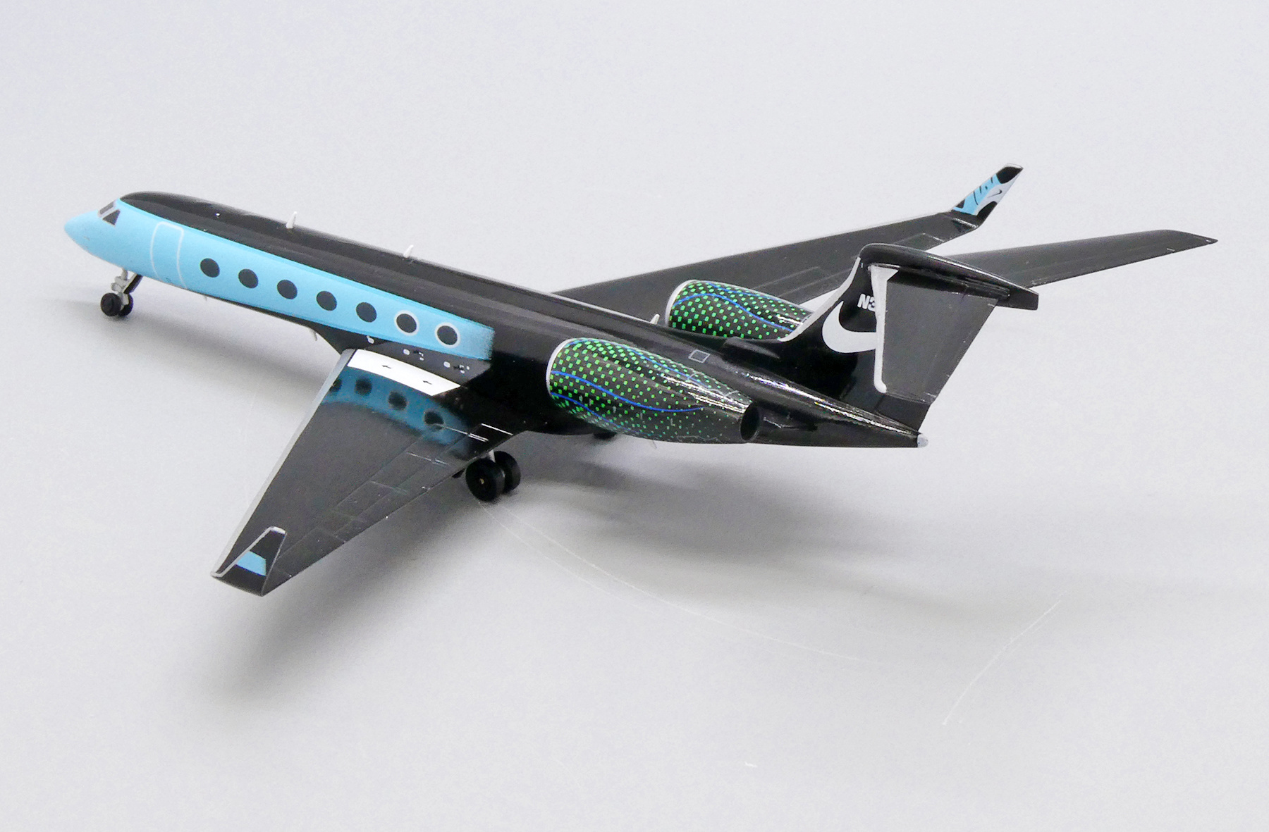 1:200 Nike Gulfstream G550 N3546 JC Wings EW2550001 - Diecast Trading