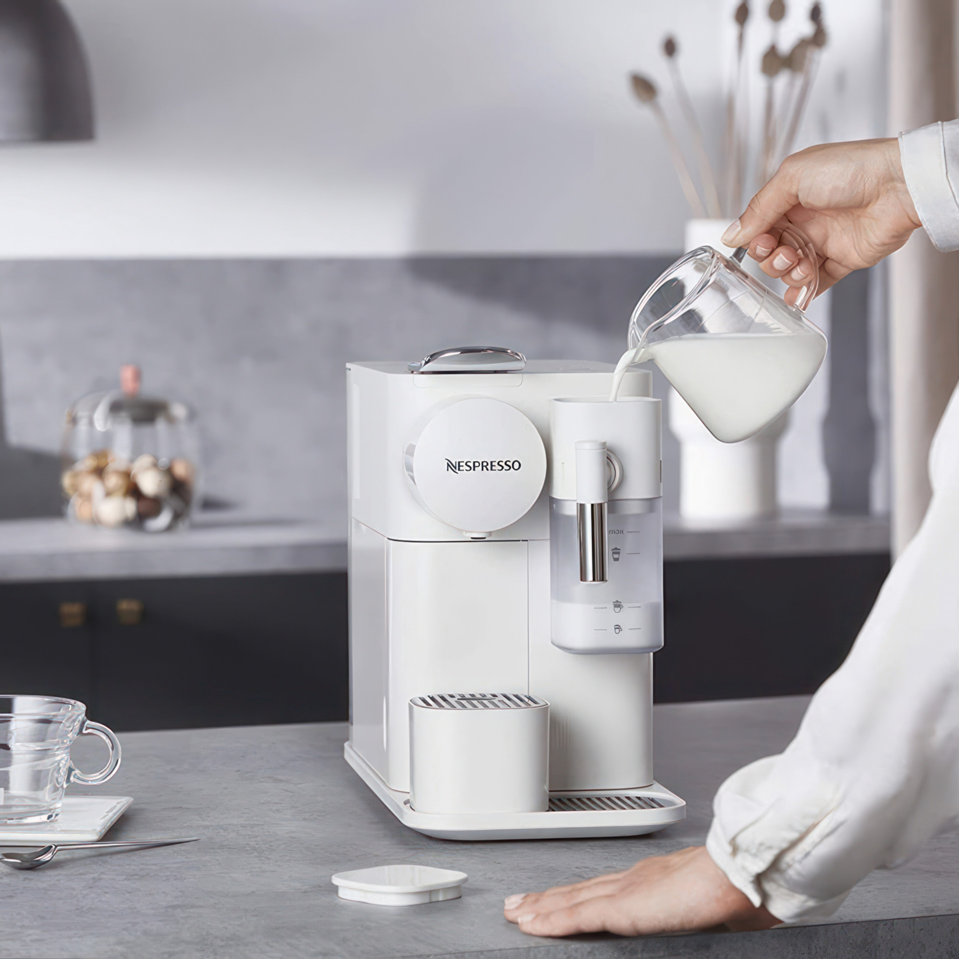 Machine à café Nespresso Lattissima One Nespresso EN510WCA | Tanguay