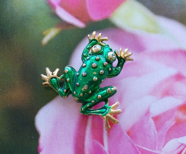 台湾 【西洋アンティークジュエリー】立体小さなカエルブローチ