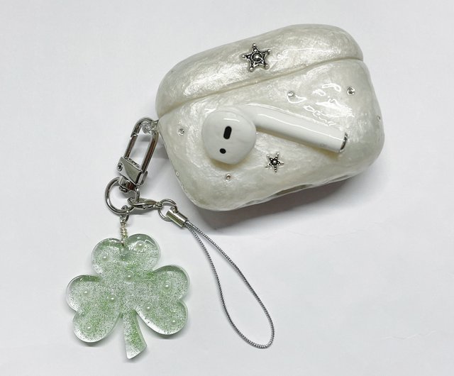 韓国 キラキラ輝く三つ葉のクローバー 幸せ レジン 太め キーホルダー