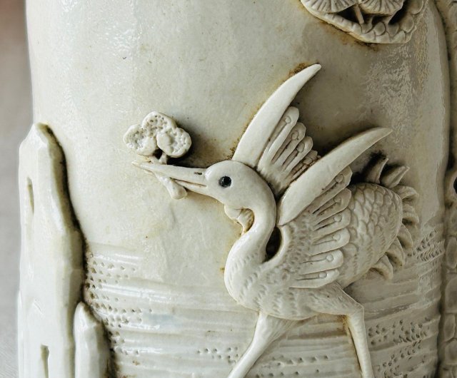 免運】中國清代王炳榮瓷雕松鶴圓筆筒│白釉雕刻紋理光滑瑞文堂- Pinkoi