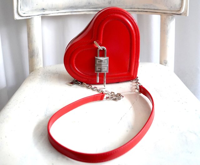 10%OFF】香港 新品 GIVENCHY レッド ハート型 本革クロスボディバッグ