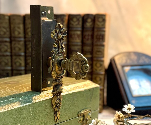 台湾 *50347-貴重な 18 世紀フランス ロココ様式 真鍮製錠（鍵付き