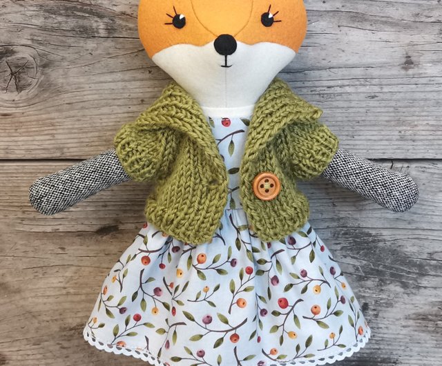 ロシア オレンジ色のキツネの女の子、手作りのウールのぬいぐるみ