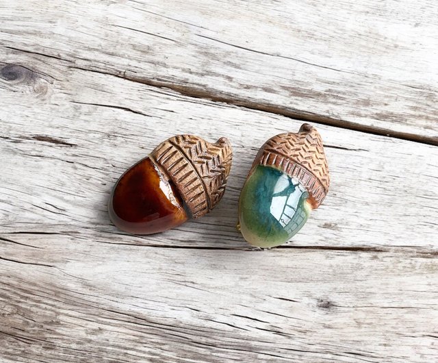 ピンブローチ どんぐり Nassun | ブローチ - Pinkoi