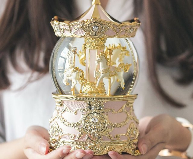 台湾 ロマンティックなローズゴールドのメリーゴーランド（ライト