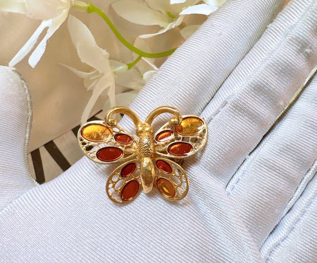 台湾 【西洋アンティークジュエリー】夢幻的なオレンジレッドの蝶の羽